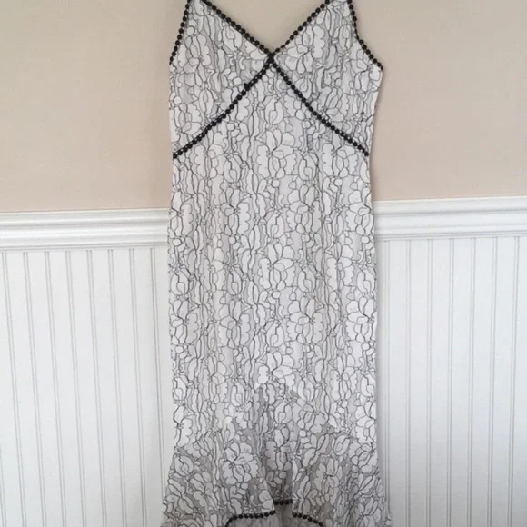 White and Black Dress - Picture 3 of 4